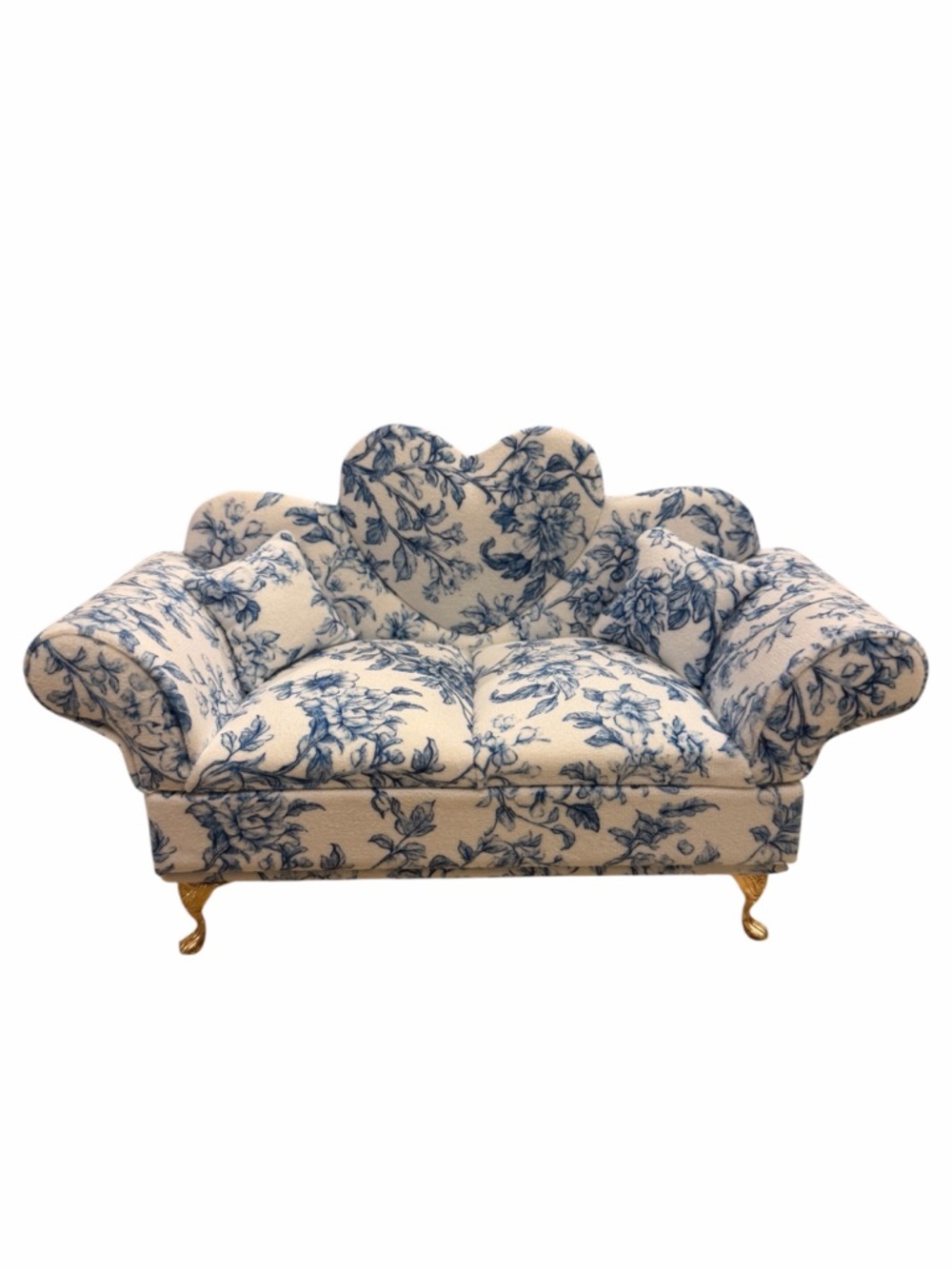 Blue White Floral Toile Sofa
Jewelry Box Heart Back Miniature